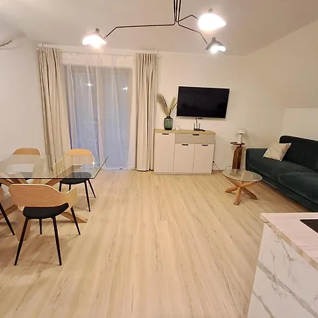 Szklar-ski Apartment